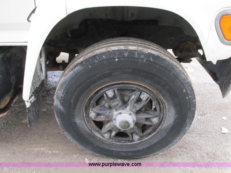 image for item J8738 1995 Ford F800 asphalt patch truck