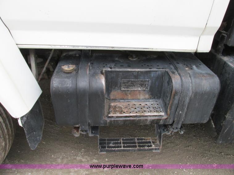 image for item J8738 1995 Ford F800 asphalt patch truck