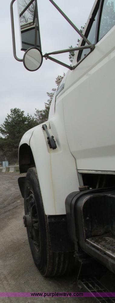 image for item J8738 1995 Ford F800 asphalt patch truck