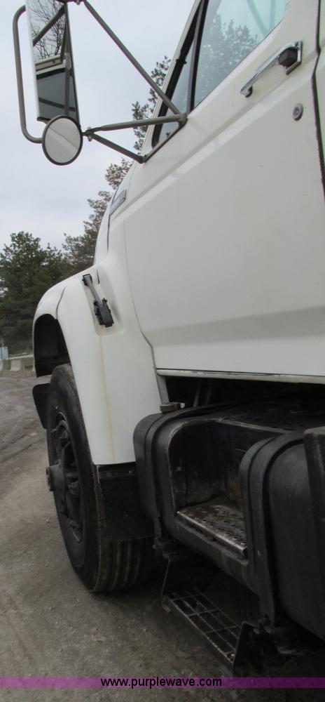 image for item J8738 1995 Ford F800 asphalt patch truck