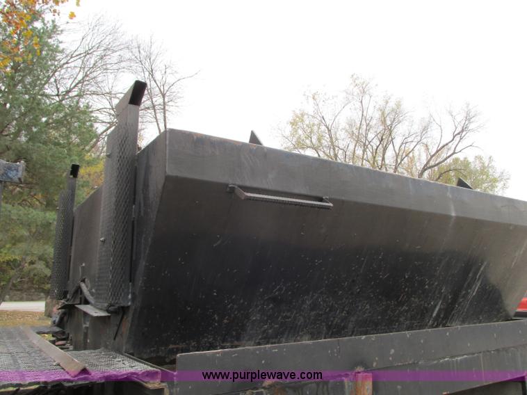 image for item J8738 1995 Ford F800 asphalt patch truck