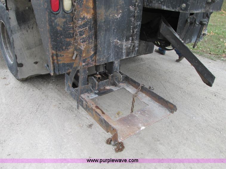 image for item J8738 1995 Ford F800 asphalt patch truck