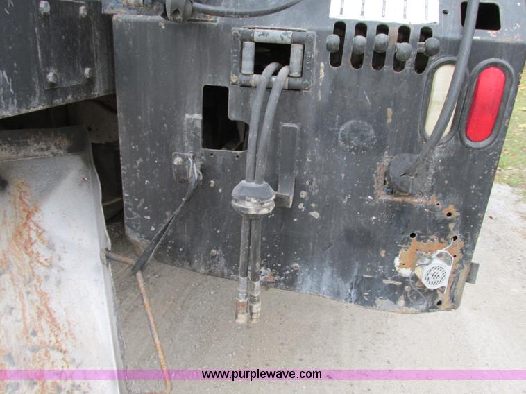 image for item J8738 1995 Ford F800 asphalt patch truck