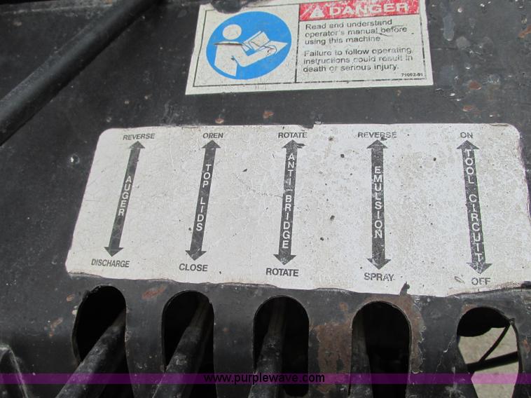 image for item J8738 1995 Ford F800 asphalt patch truck