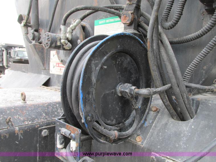 image for item J8738 1995 Ford F800 asphalt patch truck