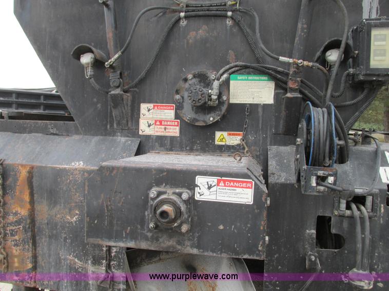 image for item J8738 1995 Ford F800 asphalt patch truck