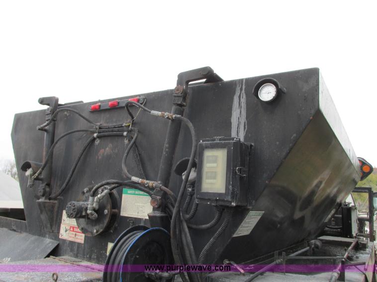 image for item J8738 1995 Ford F800 asphalt patch truck