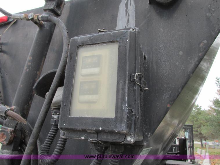 image for item J8738 1995 Ford F800 asphalt patch truck