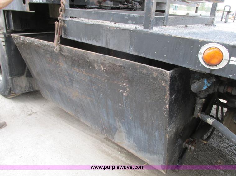 image for item J8738 1995 Ford F800 asphalt patch truck