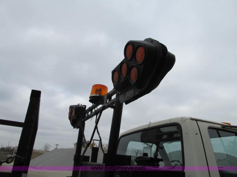 image for item J8738 1995 Ford F800 asphalt patch truck