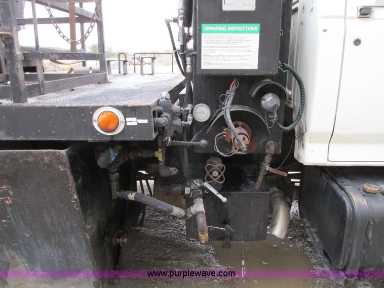 image for item J8738 1995 Ford F800 asphalt patch truck