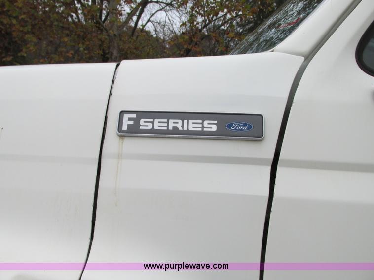 image for item J8738 1995 Ford F800 asphalt patch truck