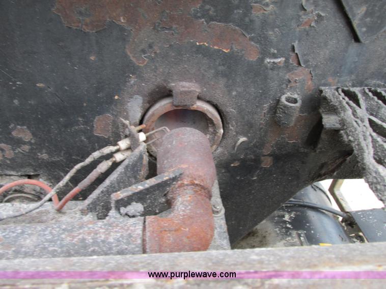 image for item J8738 1995 Ford F800 asphalt patch truck