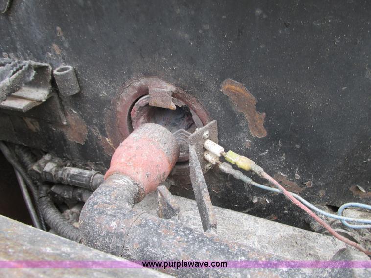 image for item J8738 1995 Ford F800 asphalt patch truck