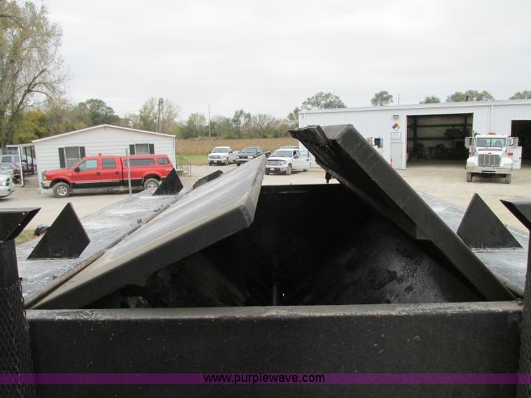 image for item J8738 1995 Ford F800 asphalt patch truck