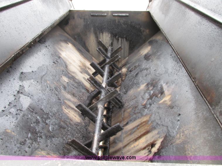 image for item J8738 1995 Ford F800 asphalt patch truck