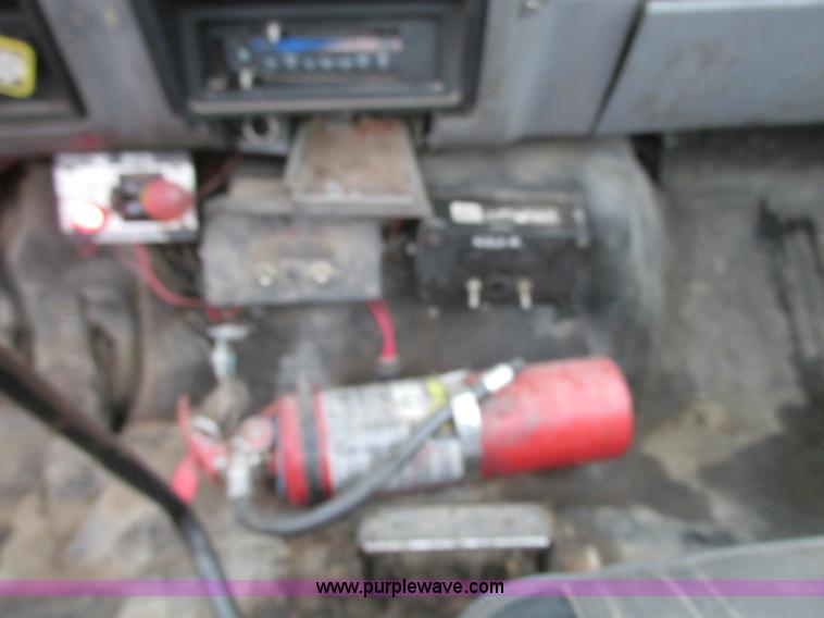 image for item J8738 1995 Ford F800 asphalt patch truck