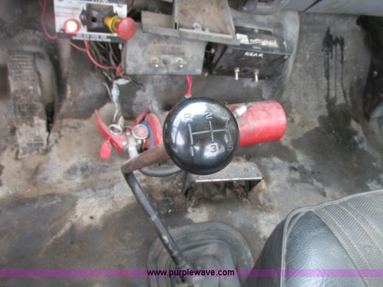 image for item J8738 1995 Ford F800 asphalt patch truck