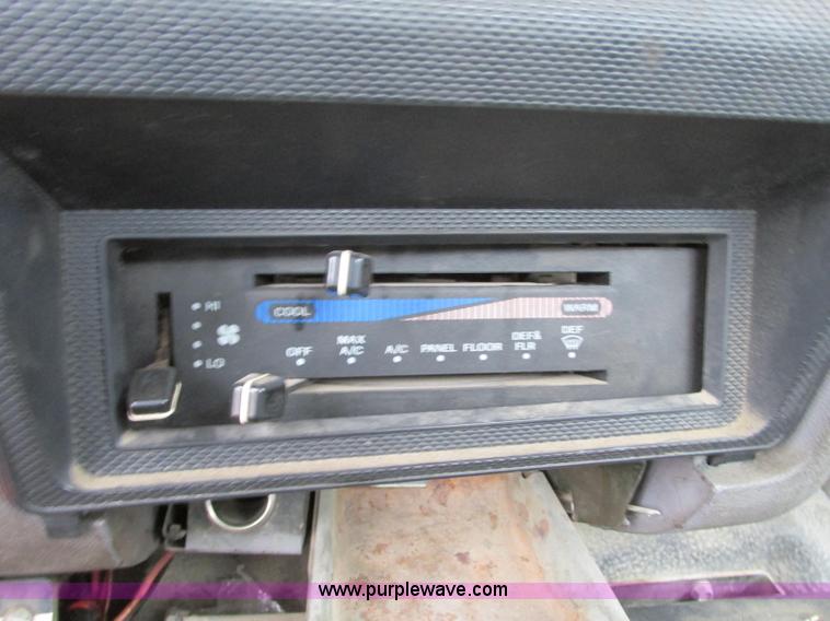 image for item J8738 1995 Ford F800 asphalt patch truck