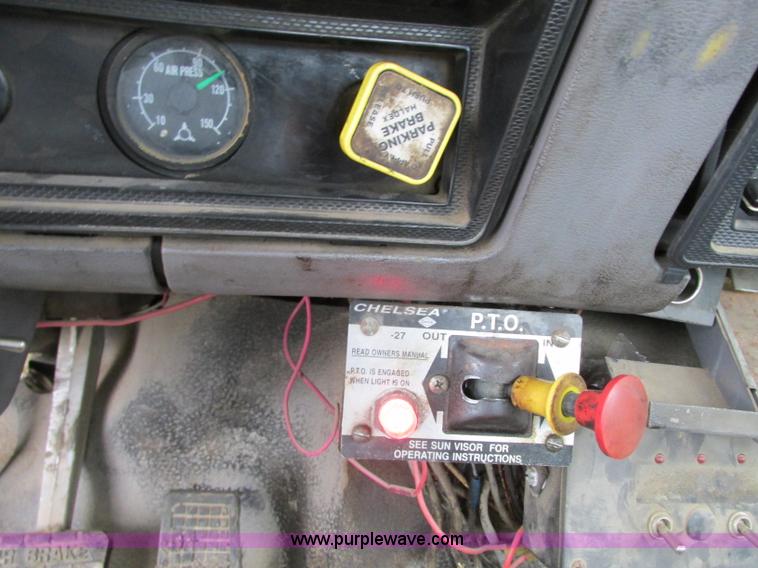 image for item J8738 1995 Ford F800 asphalt patch truck