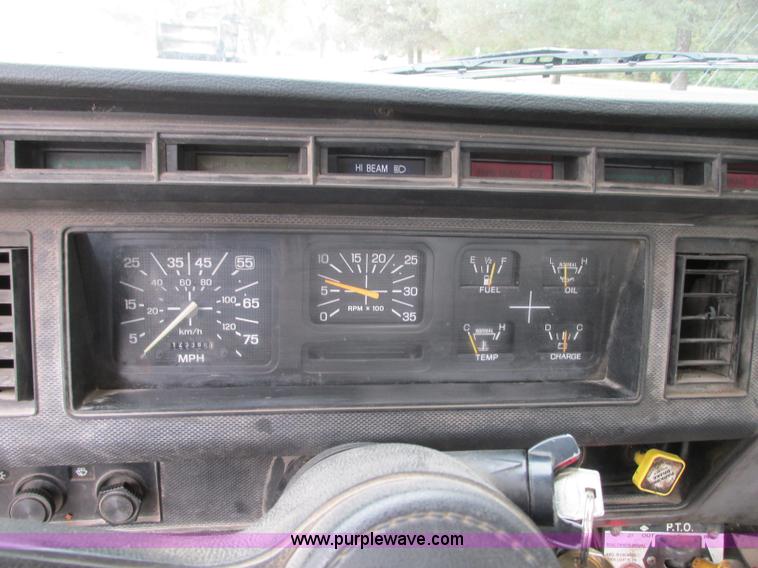 image for item J8738 1995 Ford F800 asphalt patch truck