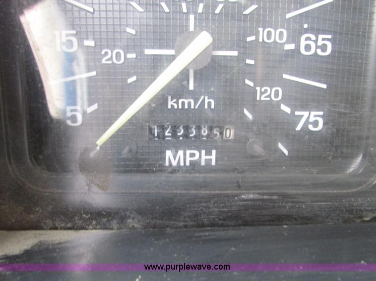image for item J8738 1995 Ford F800 asphalt patch truck