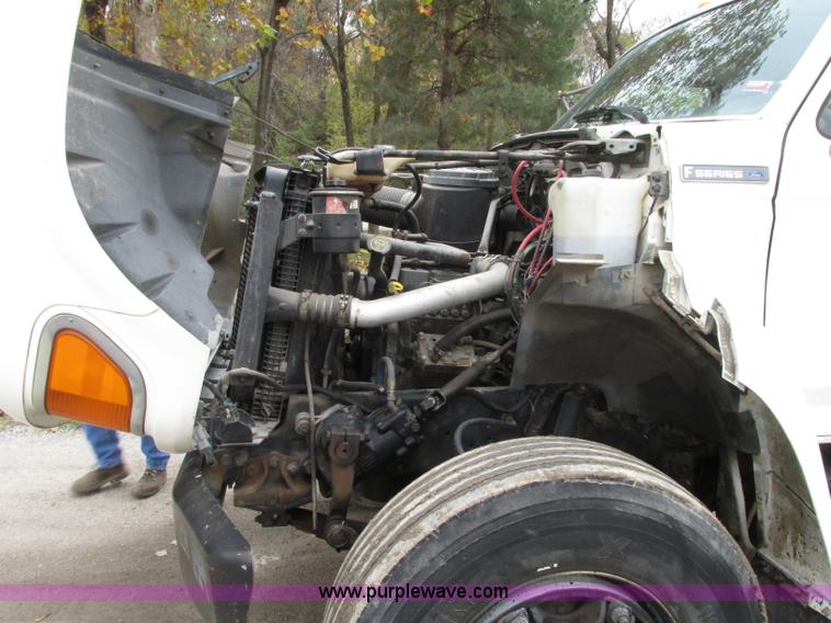 image for item J8738 1995 Ford F800 asphalt patch truck