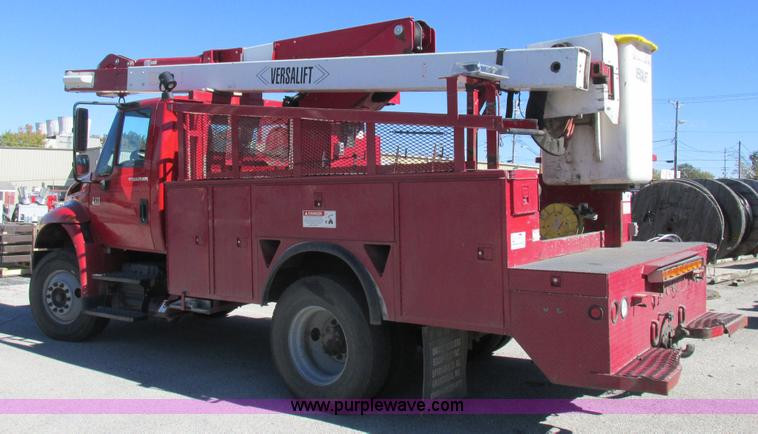 image for item K2211 2005 International DuraStar 4400 bucket truck