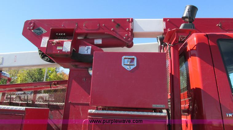 image for item K2211 2005 International DuraStar 4400 bucket truck