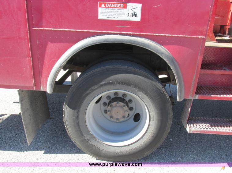 image for item K2211 2005 International DuraStar 4400 bucket truck