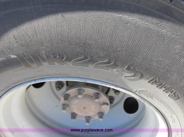 image for item K2211 2005 International DuraStar 4400 bucket truck