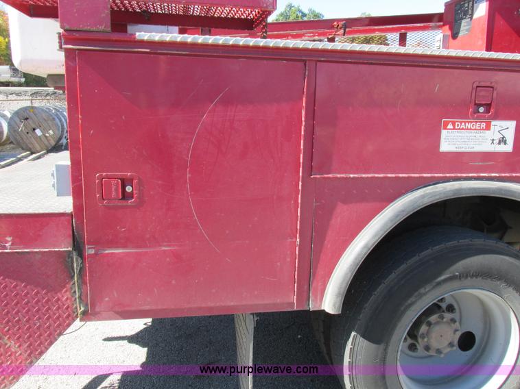 image for item K2211 2005 International DuraStar 4400 bucket truck
