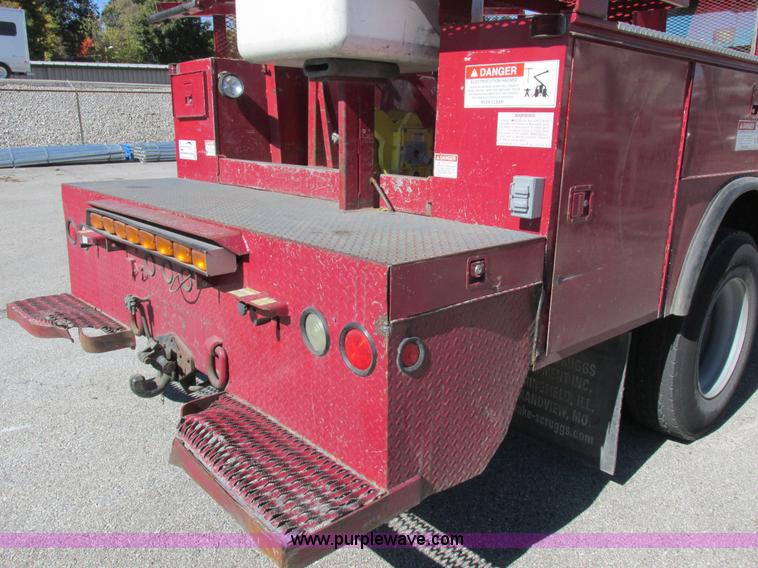 image for item K2211 2005 International DuraStar 4400 bucket truck