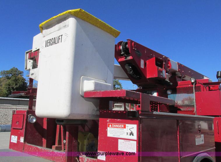 image for item K2211 2005 International DuraStar 4400 bucket truck