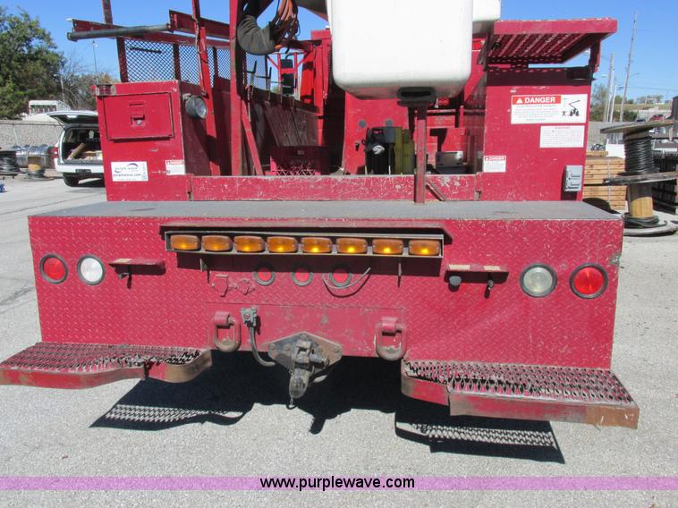 image for item K2211 2005 International DuraStar 4400 bucket truck