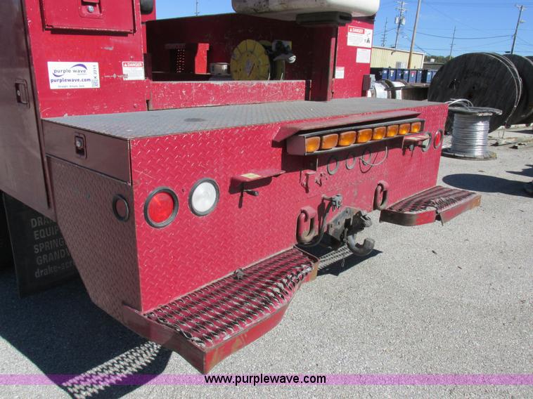 image for item K2211 2005 International DuraStar 4400 bucket truck