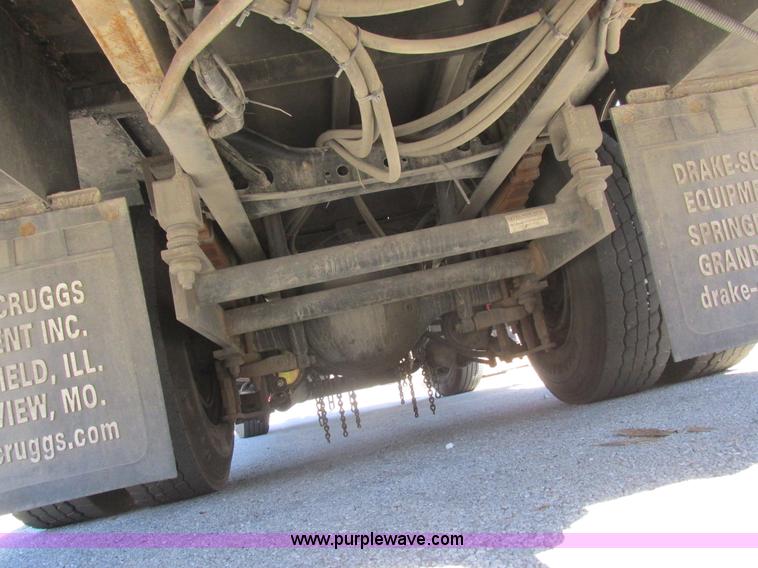 image for item K2211 2005 International DuraStar 4400 bucket truck