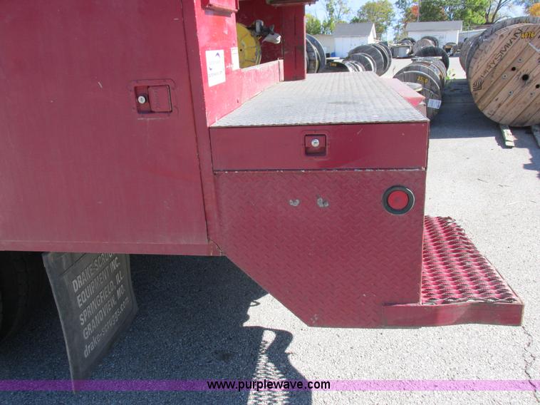 image for item K2211 2005 International DuraStar 4400 bucket truck