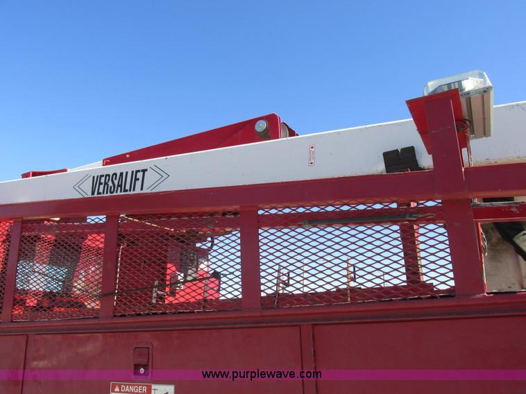 image for item K2211 2005 International DuraStar 4400 bucket truck