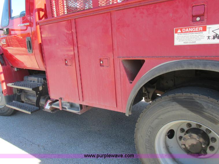 image for item K2211 2005 International DuraStar 4400 bucket truck