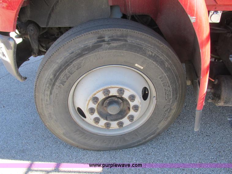 image for item K2211 2005 International DuraStar 4400 bucket truck