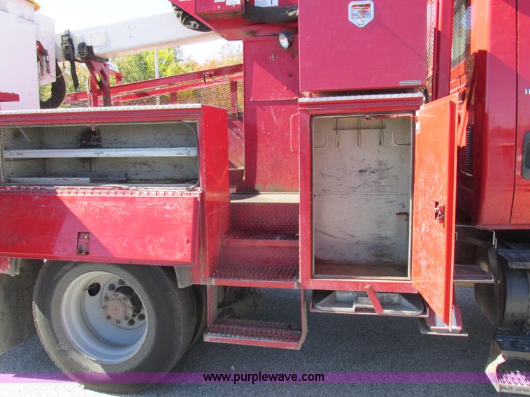 image for item K2211 2005 International DuraStar 4400 bucket truck