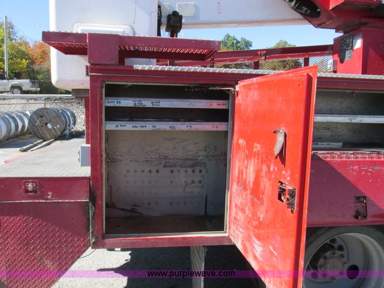 image for item K2211 2005 International DuraStar 4400 bucket truck