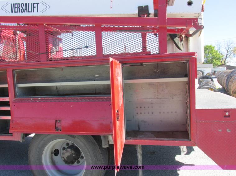 image for item K2211 2005 International DuraStar 4400 bucket truck