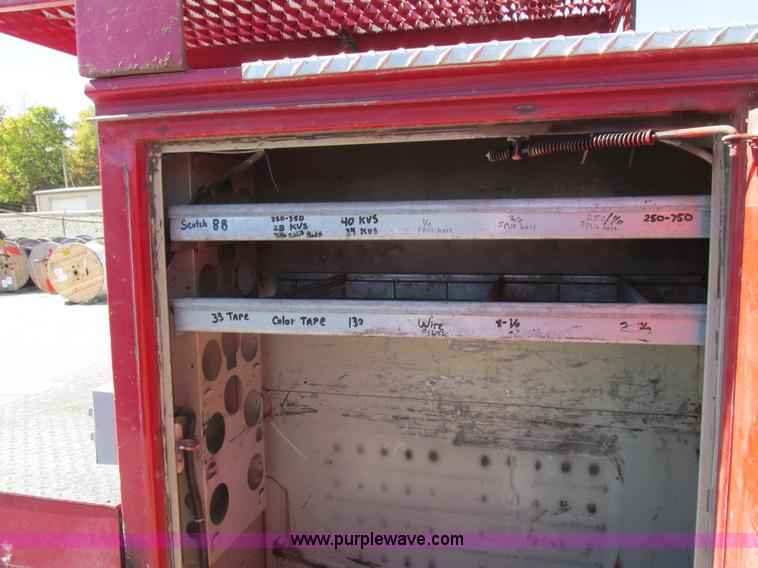 image for item K2211 2005 International DuraStar 4400 bucket truck