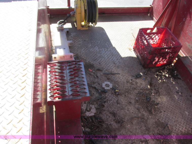 image for item K2211 2005 International DuraStar 4400 bucket truck