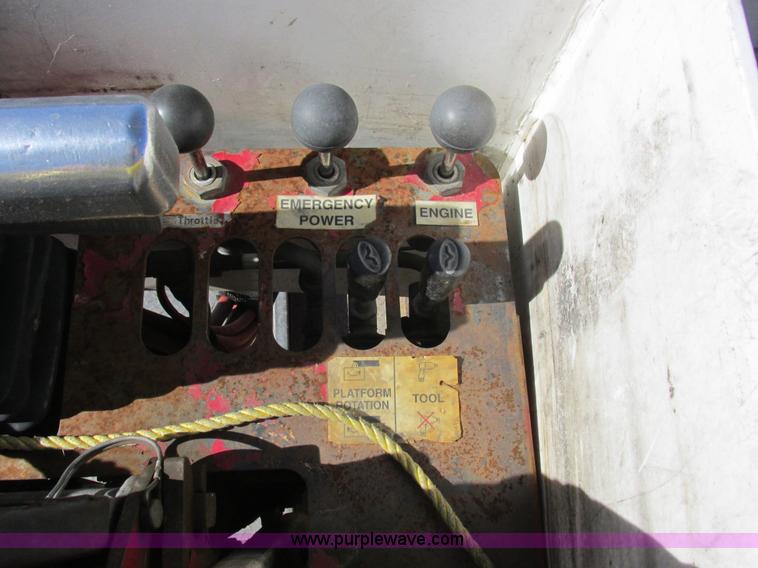 image for item K2211 2005 International DuraStar 4400 bucket truck