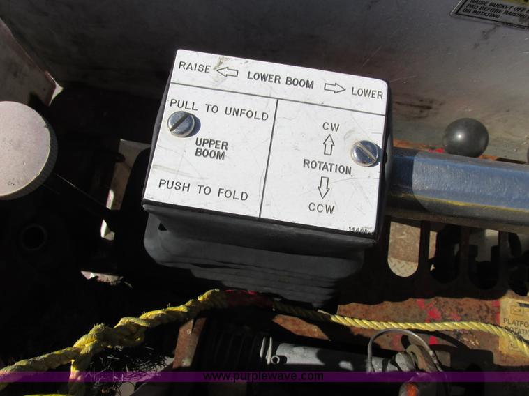 image for item K2211 2005 International DuraStar 4400 bucket truck