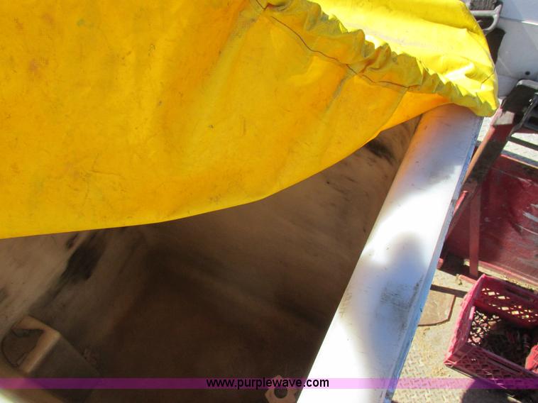 image for item K2211 2005 International DuraStar 4400 bucket truck