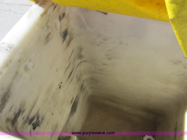 image for item K2211 2005 International DuraStar 4400 bucket truck